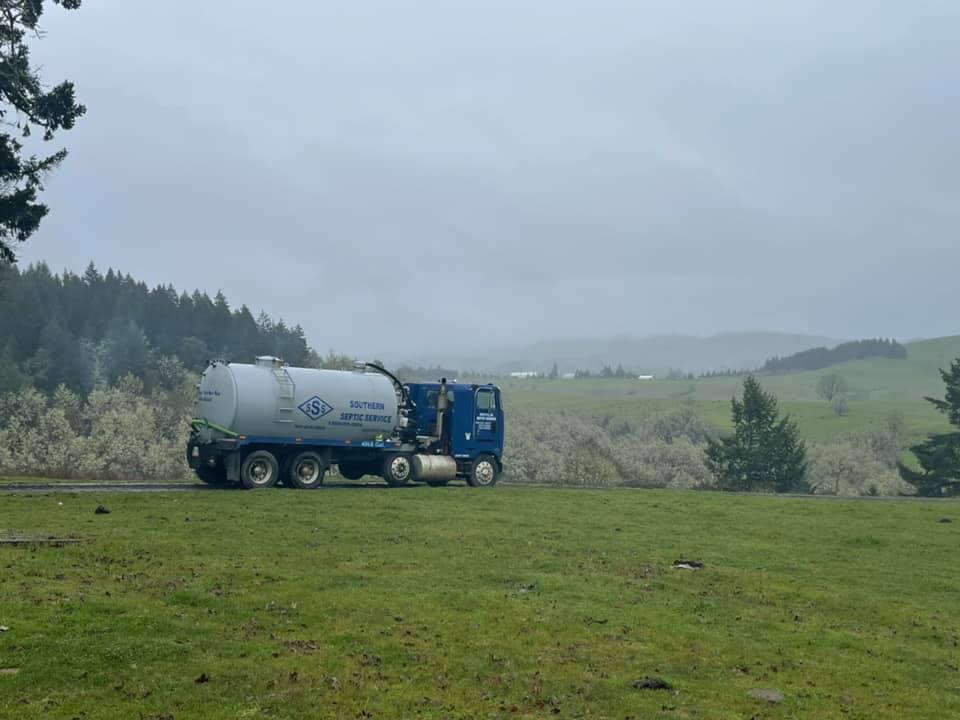 Understanding the Benefits of Using Portable Restrooms for Outdoor Events in Oregon